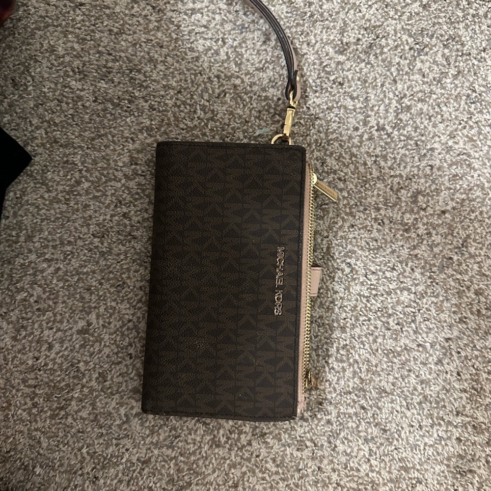 Michael Kors Adele smartphone wrislet wallet